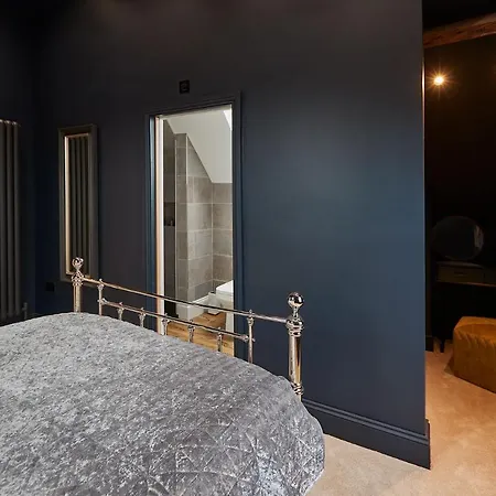 Host & - The Loft At Skinner St Apartment