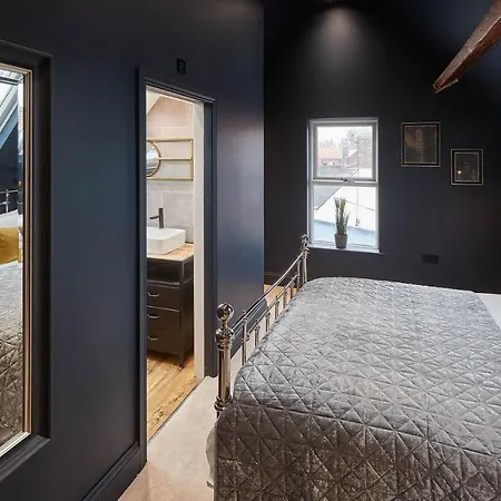 Host & - The Loft At Skinner St *