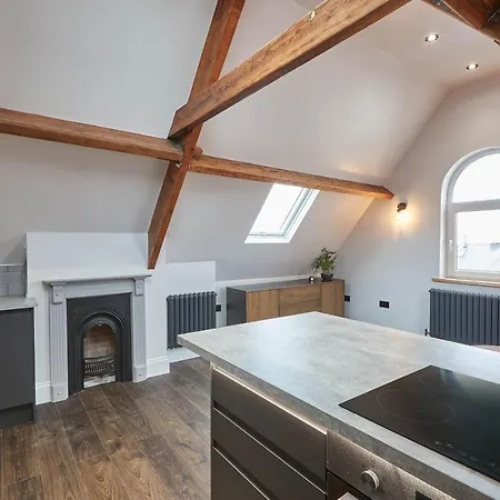 Host & - The Loft At Skinner St *