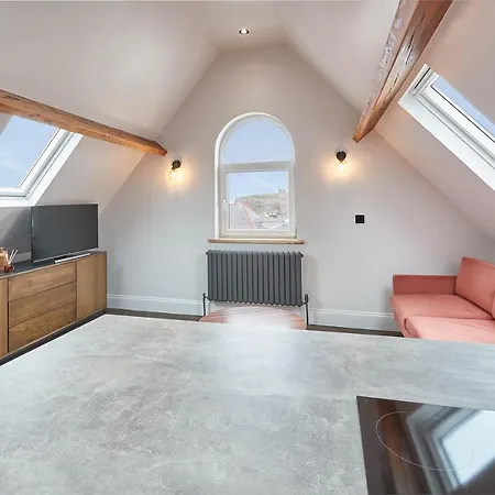 Host & - The Loft At Skinner St *