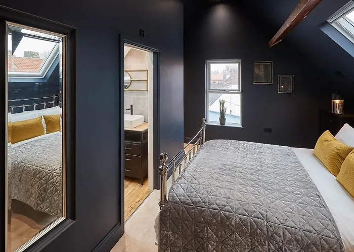 Host & - The Loft At Skinner St *